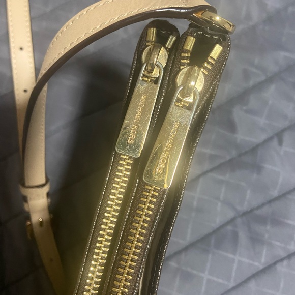 Michael kors double zipped crossbody - Picture 6 of 10